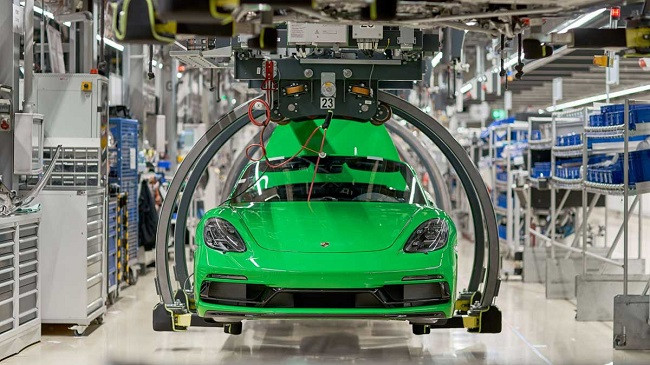 Porsche po përgatit për prodhimin e veturave elektrike