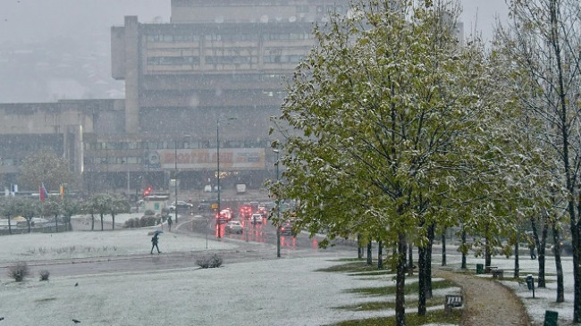 Bora e parë e sezonit zbardh Sarajevën