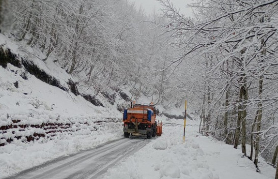 Borë në Shqipëri, kështu paraqitet gjendja e rrugëve