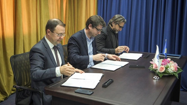 Nënshkruhet marrëveshja për efiçiencë të energjisë prë ndërtesat publike në Prishtinë