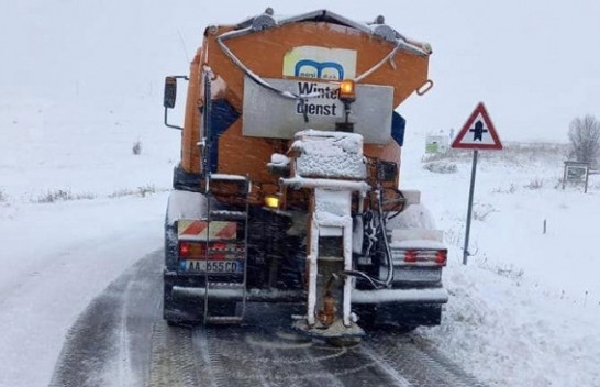 Reshje bore në Shqipëri, kjo është gjendja e rrugëve