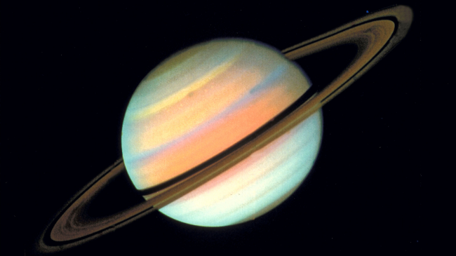 Teleskopi Hubble kap hije misterioze në unazat e Saturnit