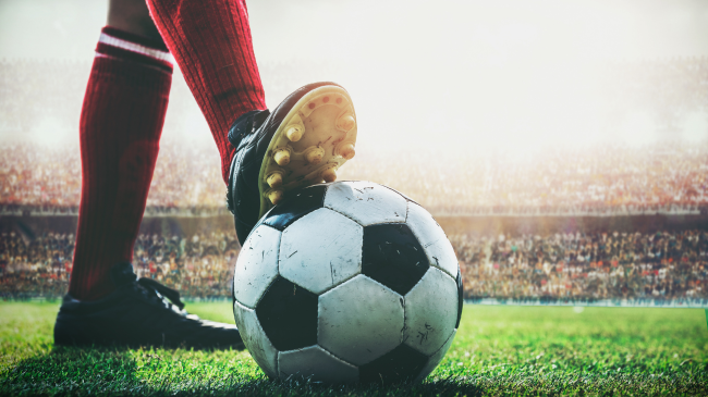 Rregullat që ndryshuan historinë e futbollit: Një fitore = 3