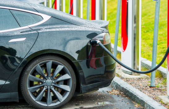 A është më lirë të posedosh një veturë elektrike në vend të një automjeti me djegie? Kjo varet nga vendi ku jetoni
