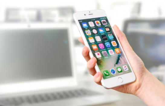 Apple kalon Samsungun duke u bërë prodhuesi më i madh i smartfonëve në botë