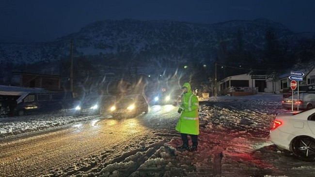 Bllokimi i aksit Prrenjas-Qafë Thanë! Policia ka një njoftim