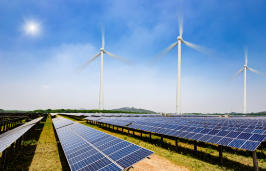 2023, një vit rekord për energjinë diellore dhe erës