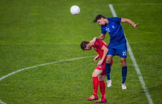 A e rrezikojnë veten futbollistët nga demenca?