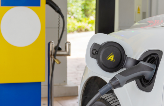 Ky vend i Ballkanit heq taksat doganore për veturat elektrike