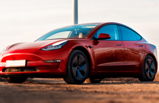 Studim: Automjetet elektrike janë 40% më të “qëndrueshme” se ato me djegie të brendshme