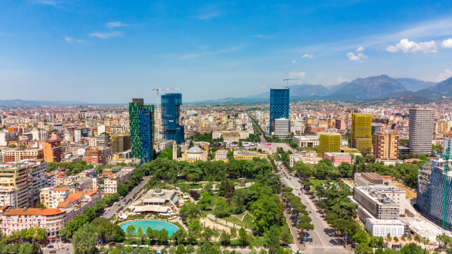 Këto janë qytetet me më shumë diell në Evropë, ja ku ndodhet Tirana