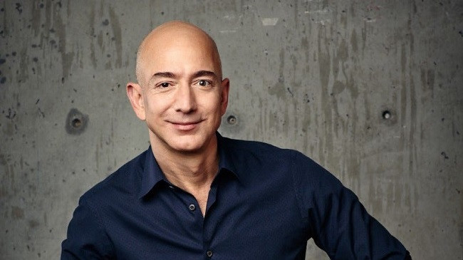 Jeff Bezos rrëzon nga froni Elon Musk për t'u bërë sërish personi më i pasur në botë