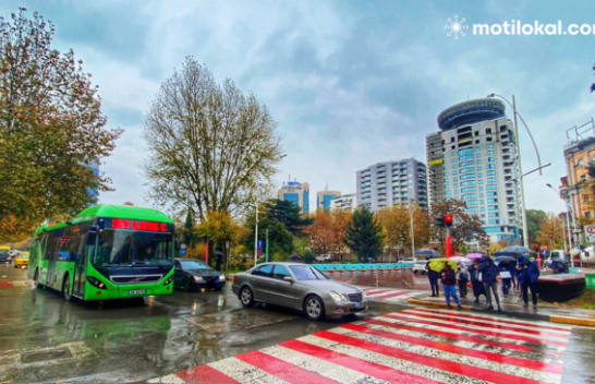 Tirana nën “pushtetin” e motit të keq, Veliaj apelon qytetarët për kujdes