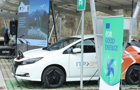 Hapet parkingu solar për mbushjen e automjeteve elektrike në Prishtinë