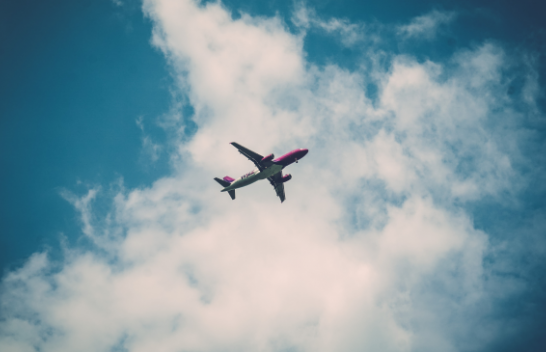 A është ndalimi i fluturimeve me distanca të shkurtra përgjigje për uljen e emetimeve të karbonit?