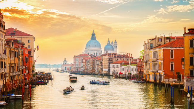 Banorët e Venecias kërkojnë që të reduktohet fluksi i turistëve