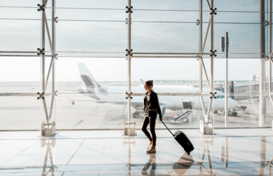 Cilën veshje nuk duhet të vishni kurrë gjatë fluturimit?