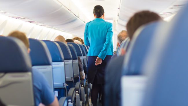 Stjuardesa tregon se si i “dënojnë” pasagjerët që nuk duan të shkëmbejnë vendet me fëmijët