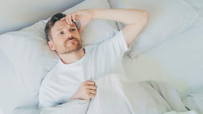 MOS I INJORONI/ Pesë simptoma të presionit të lartë të gjakut që shfaqen gjatë gjumit
