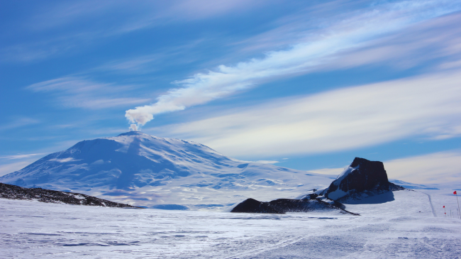 Ky vullkan në Antarktidë po nxjerr pluhur ari me vlerë mijëra dollarë - fat i mirë për ta marrë atë