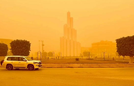Një stuhi e fortë rëre paralizon Libinë Lindore