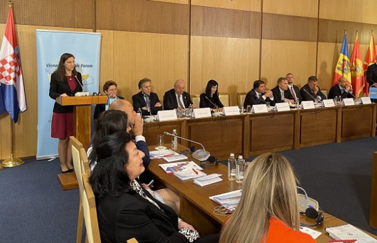 Ministrja Rizvanolli flet në Forumit Ekonomik të Vjenës për zhvillimin e sektorit të energjisë në Kosovë