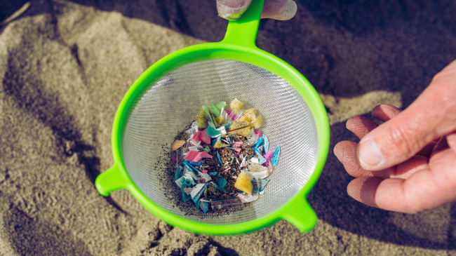 Çfarë duhet të dini për rreziqet e mikroplastikës?