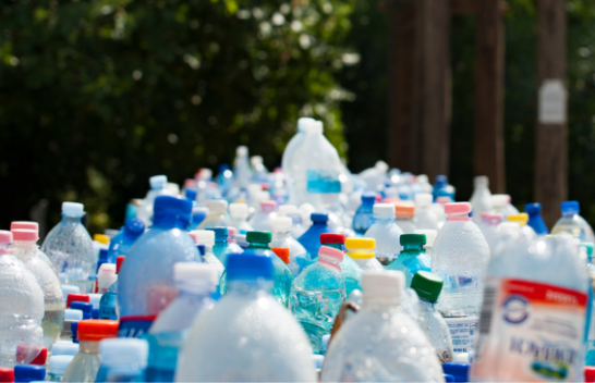 56 kompani përgjegjëse për gjysmën e ndotjes globale nga plastika