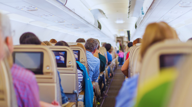 Efekti i presionit atmosferik: Çfarë ndodh në trup kur fluturoni në një aeroplan?