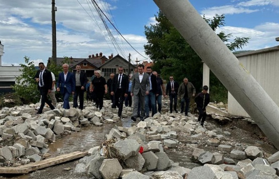 Kryeministrit Kurti vizitoi fshatin Kuk të Komunës së Dragashit, pas vërshimeve të shkaktuara nga shiu