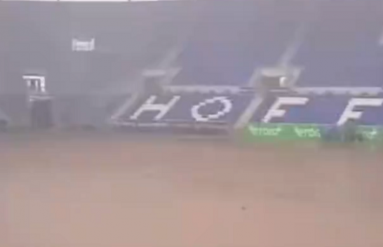 Stadiumi i një skuadre të Bundesligës është përmbytur plotësisht, duket si një pishinë