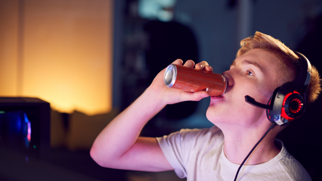 Si ndikojnë pijet energjike tek fëmijët dhe adoleshentët?
