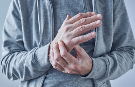 Artriti psoriatik: Një gjendje inflamatore që shkakton lodhje kronike