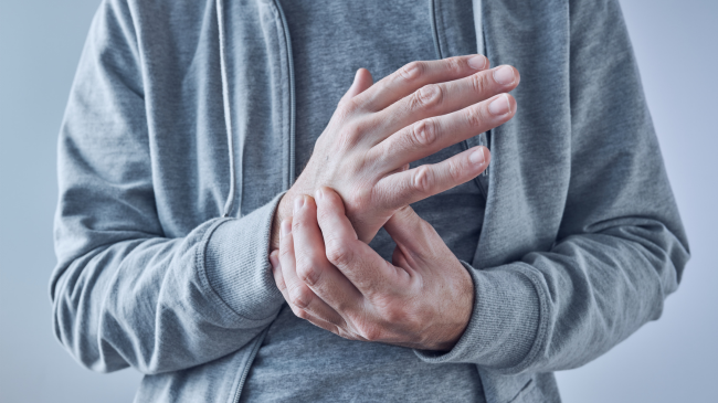 Artriti psoriatik: Një gjendje inflamatore që shkakton lodhje kronike