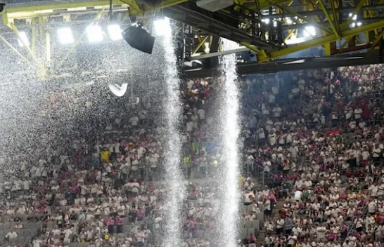 Gjermania përballet me kritika për rrjedhjet e ujit në stadiumin e Dortmundit