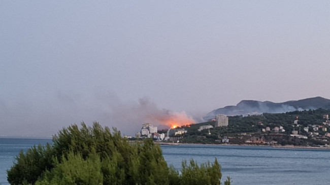 Situatë alarmante në Shëngjin: Flakët rrezikojnë çdo gjë