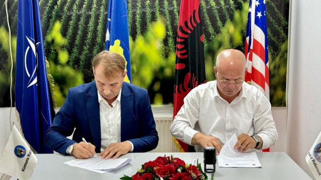 Komuna e Rahovecit nënshkruan një kontratë për ndërtimin e një parku solar