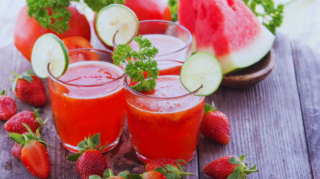 Smoothie me shalqi: I shijshëm, freskues dhe i shëndetshëm