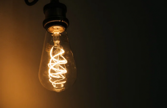 Apelohet për kursim të energjisë elektrike për shkak të temperaturave të larta dhe rritjes së çmimit
