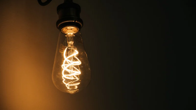 Apelohet për kursim të energjisë elektrike për shkak të temperaturave të larta dhe rritjes së çmimit
