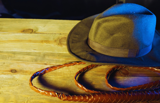 Një relikt i kinemasë: Kapela e Indiana Jones shitet për një çmim rekord