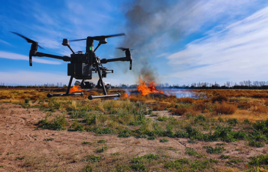 Inteligjenca Artificiale hyn në luftën kundër zjarrit: Tufat e dronëve mund të ndalojnë zjarret?