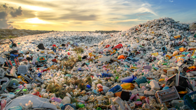 Studim: Bota prodhon 57 milionë ton mbetje plastike çdo vit