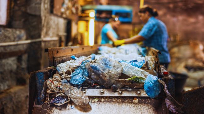Mbetjet plastike në materiale ndërtimi: Zgjidhja e re e një kompanie që po ndihmon në ruajtjen e mjedisit