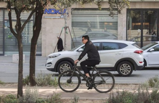 Erion Veliaj shkon në punë me biçikletë: Një këshillë për shëndet dhe kursim kohe