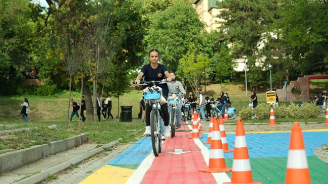 Raka u bën thirrje qytetarëve: Ruani mjedisin dhe përdorni sa më pak automjetet motorike