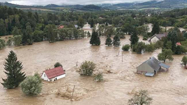 Ndryshimet klimatike dyfishojnë mundësinë e përmbytjeve si ato në Evropën Qendrore