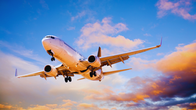 Fluturimet do të zgjasin më shumë? Shkencëtarët sugjerojnë që aeroplanët të ngadalësohen, ja pse