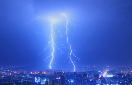 Një fenomen moti misterioz dhe i neglizhuar prodhon rrezatim gama në atmosferën tonë