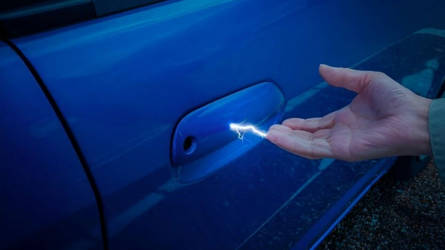Pse ndodh ‘elektriciteti’ kur preken objektet? Ja shkaqet kryesore